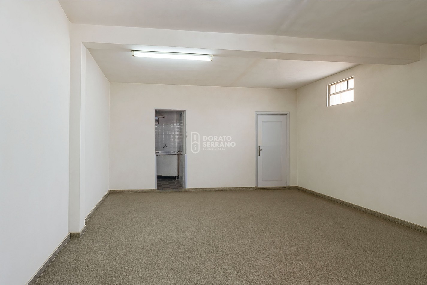 CASA + LOCAL SOBRE AVENIDA! 14 MTS. DE FRENTE!