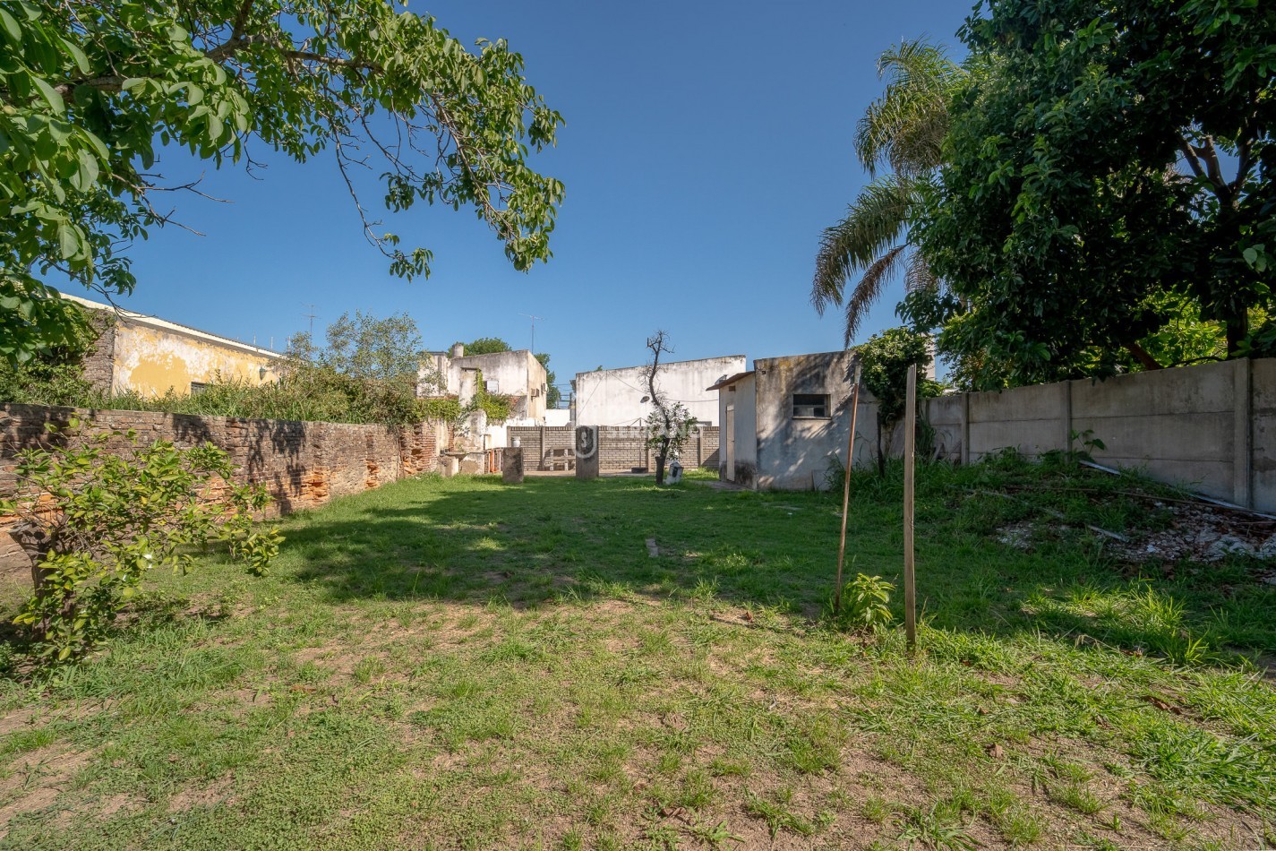 COMPLEJO DE 3 DEPTOS. CENTRICOS + PLUS: LOTE REMANENTE!  