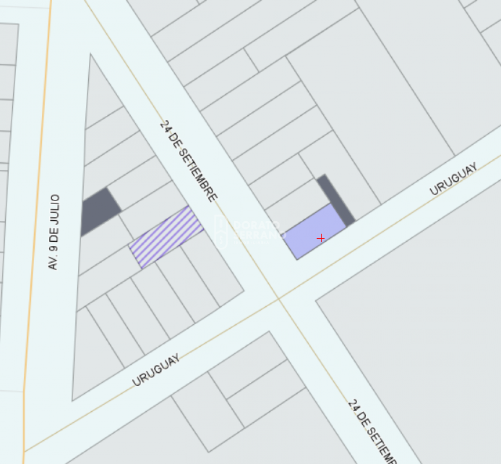 CASA EN ESQUINA! TODOS LOS SERVICIOS!