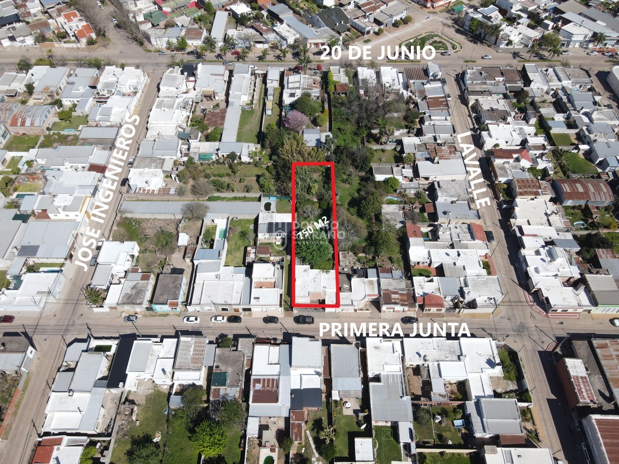 CASA + 750 M2 DE LOTE! Todos los servicios!