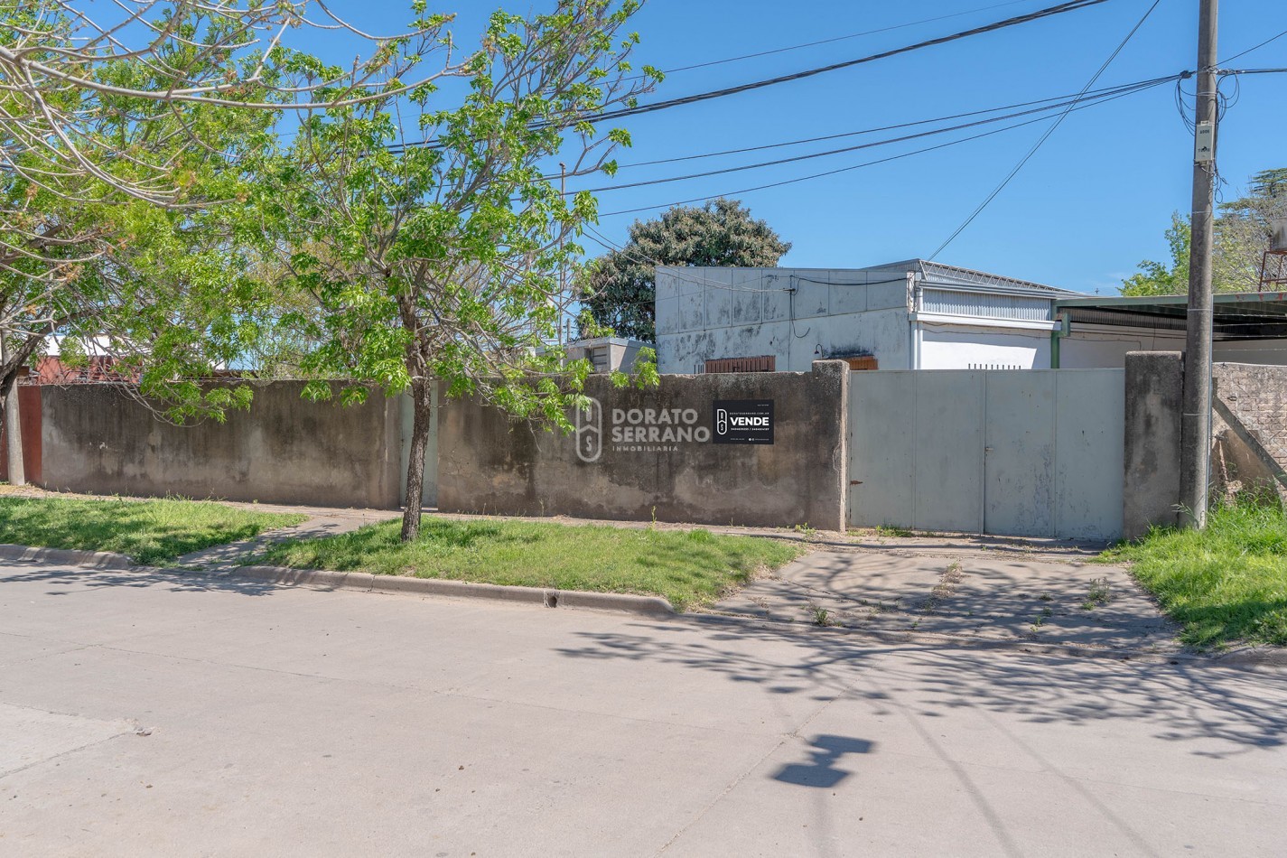 GRAN SUPERFICIE - TODOS LOS SERVICIOS - CASA A RECICLAR!