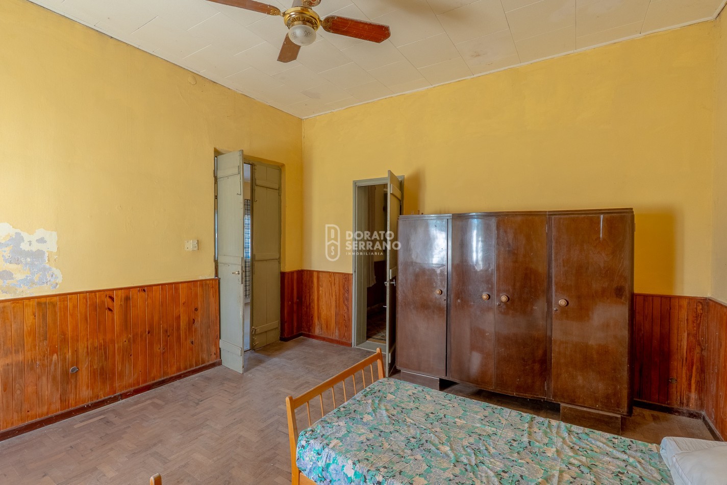 GRAN SUPERFICIE - TODOS LOS SERVICIOS - CASA A RECICLAR!