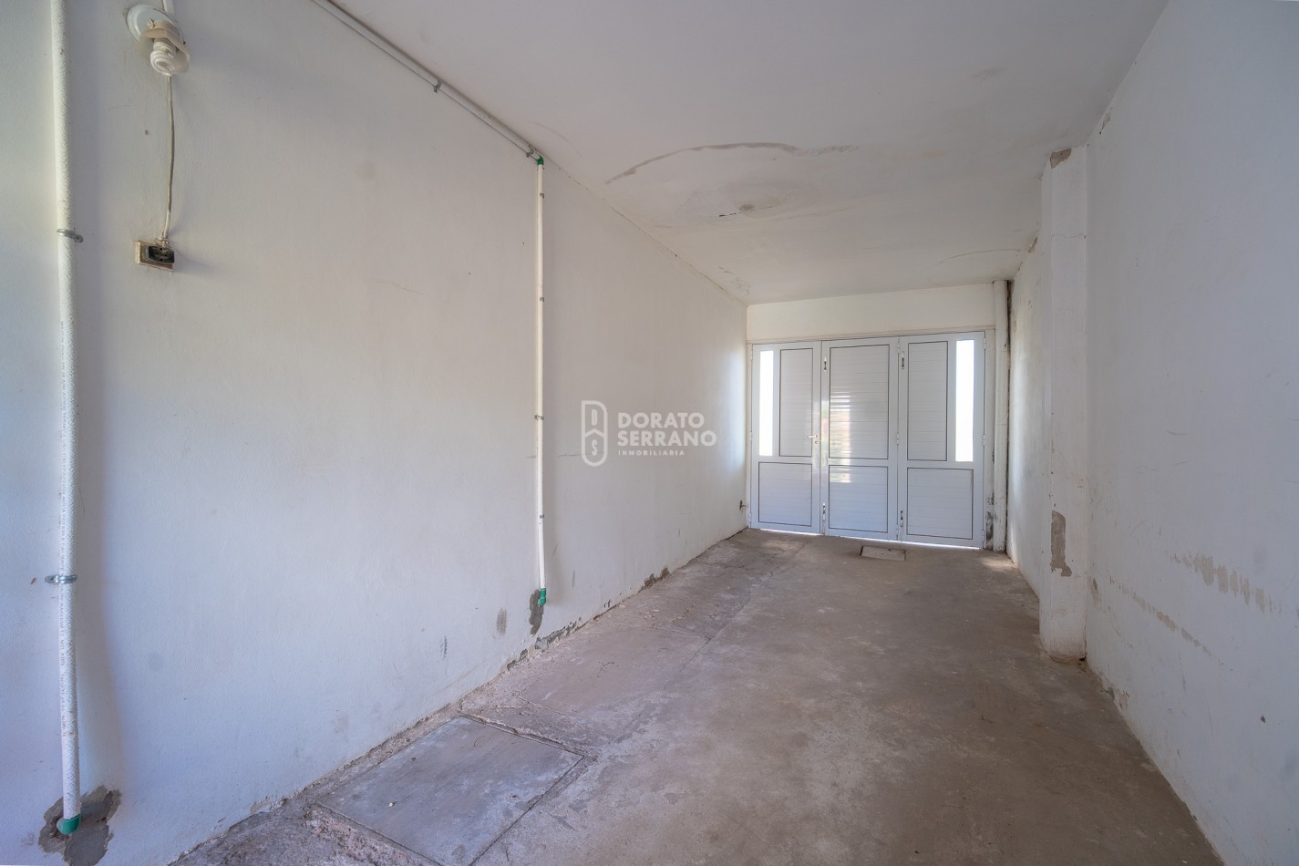 LISTA PARA HABITAR! TODOS LOS SERVICIOS! SOBRE AVDA!