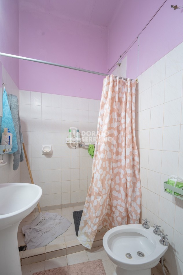 LISTA PARA HABITAR! TODOS LOS SERVICIOS! SOBRE AVDA!