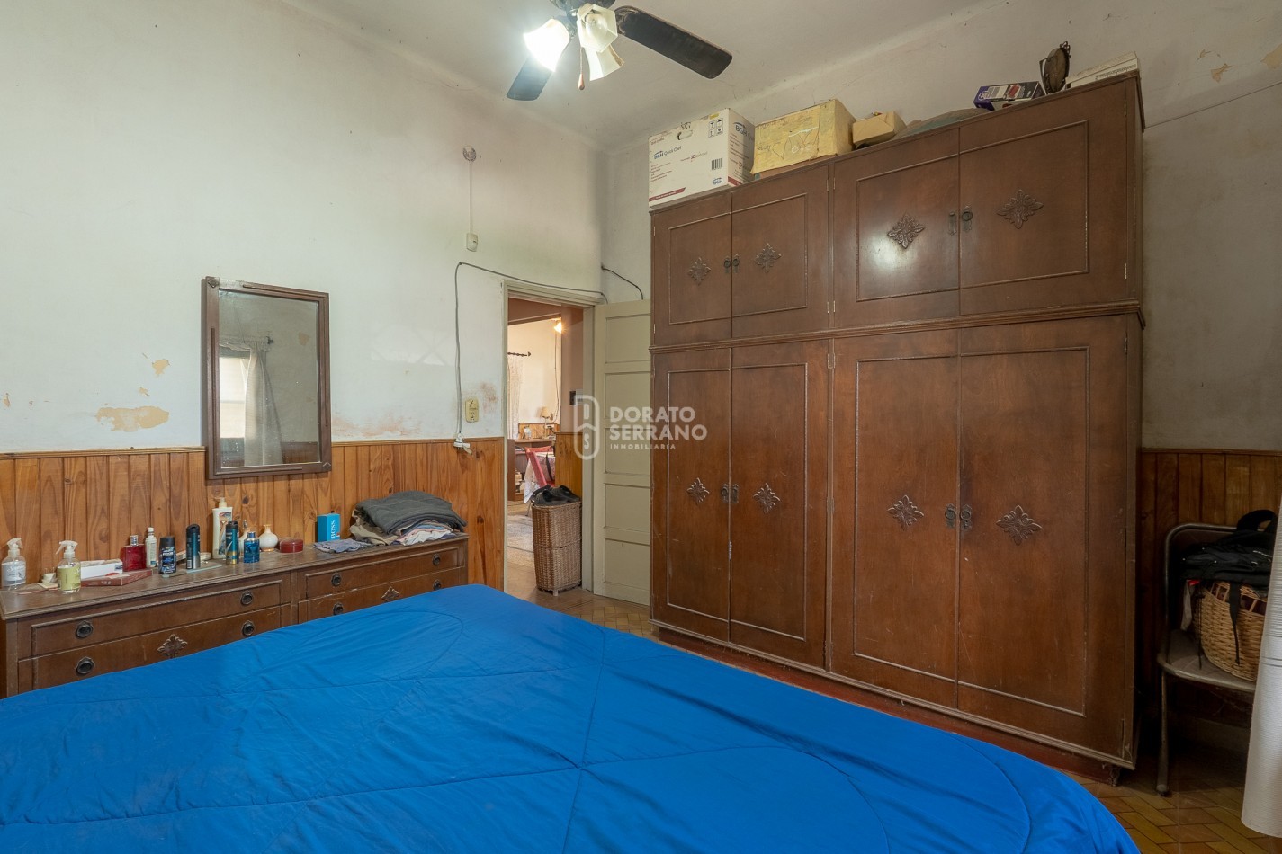 CASA EN ESQUINA! TODOS LOS SERVICIOS!