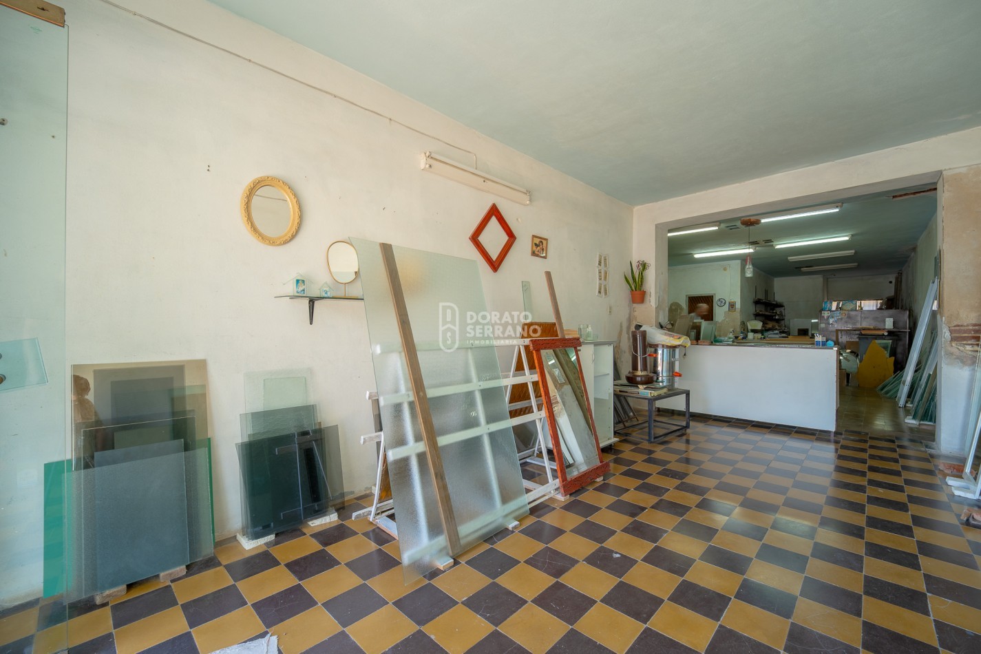 CASA CON LOCAL - PROYECTAR SIN LIMITES! AREA CENTRAL! 