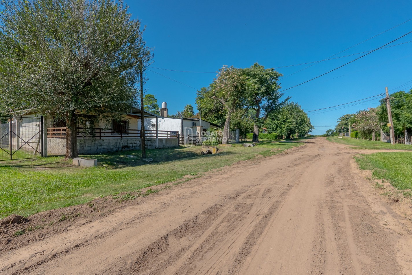 CASA EN EL RIO - BARRIO GALVEZ - PRACTICA Y BIEN UBICADA!