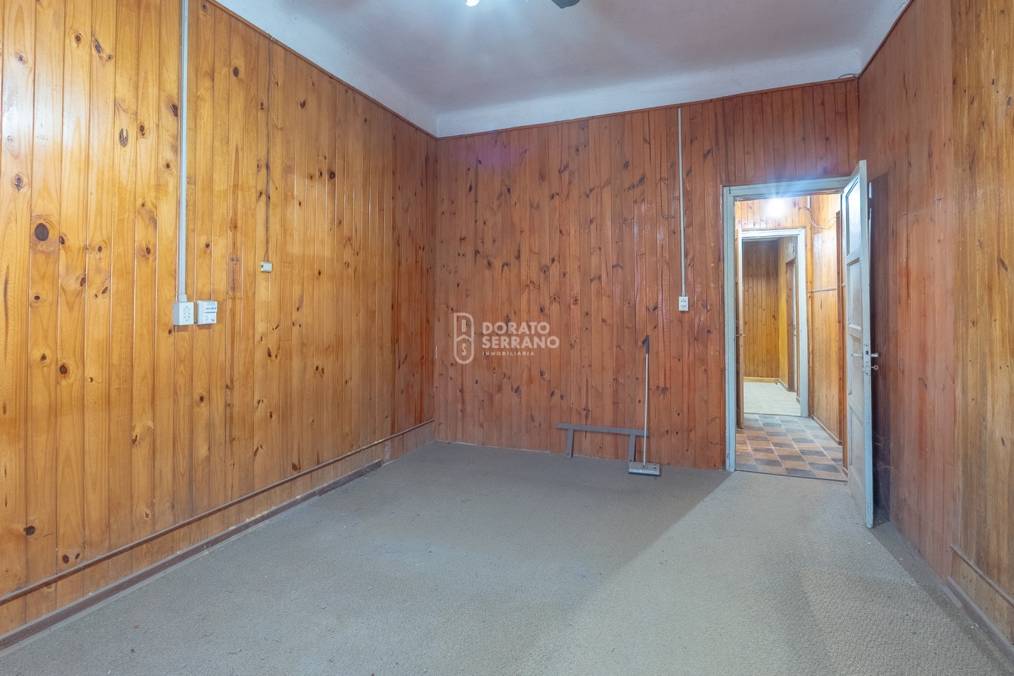 CASA A RECICLAR + GALPON NUEVO!