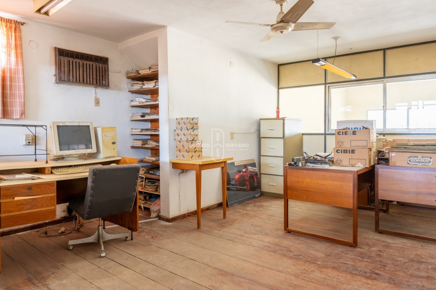 ICONICO SALON COMERCIAL + DEPTOS. A TERMINAR.  