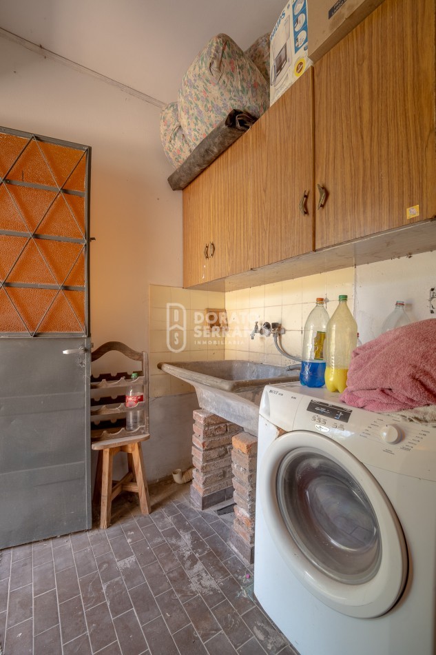 BONITA & LISTA PARA HABITAR! EN ESQUINA!