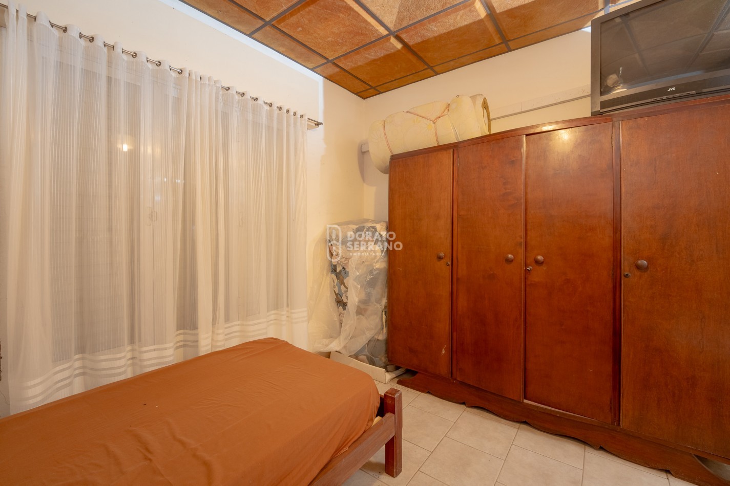 CASA EN EL RIO! GRANDIOSA! BARRIO BASUALDO!