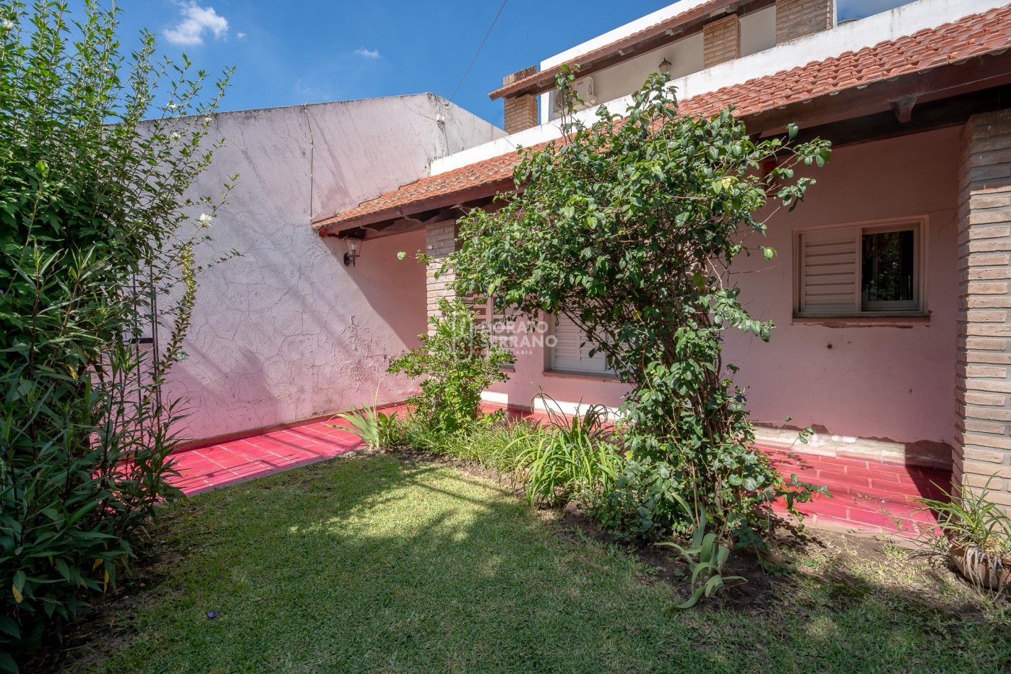 CASA EN BARRIO RESIDENCIAL! LISTA PARA UN NUEVO SUEÑO!