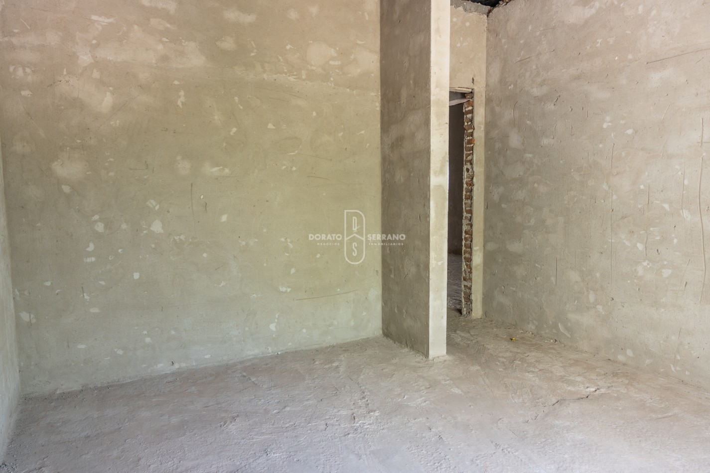 ICONICO SALON COMERCIAL + DEPTOS. A TERMINAR.  