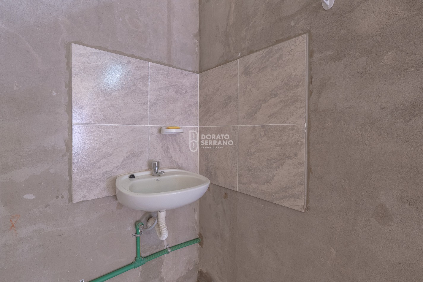 CASA A RECICLAR + GALPON NUEVO!