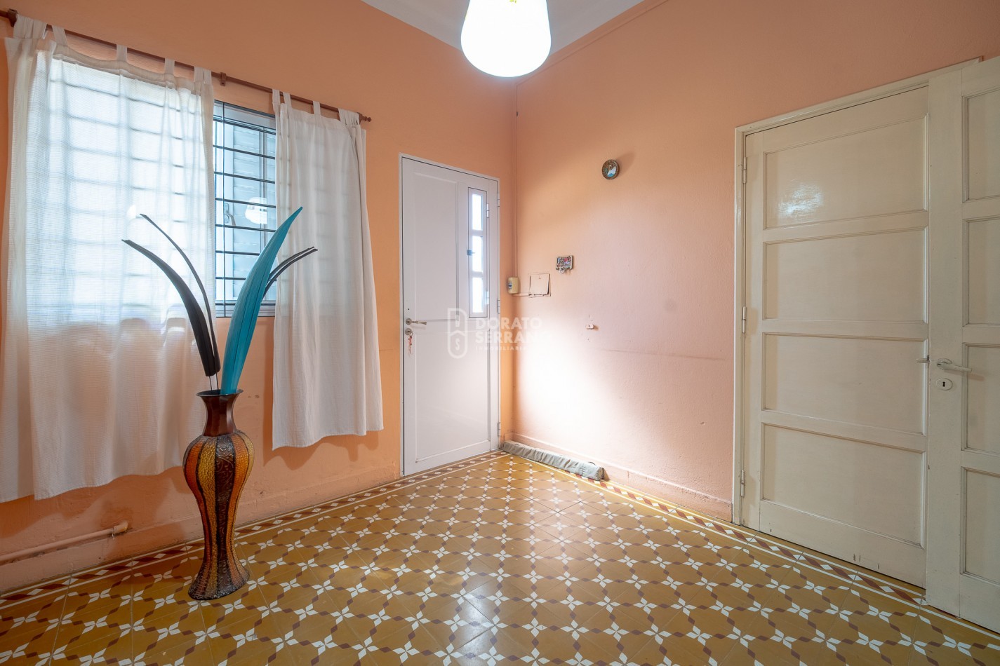 LISTA PARA HABITAR! TODOS LOS SERVICIOS! SOBRE AVDA!