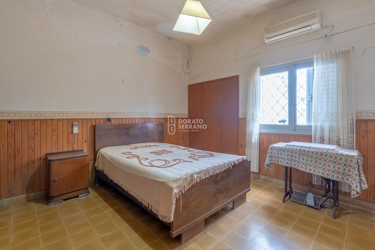 CASA + 750 M2 DE LOTE! Todos los servicios!