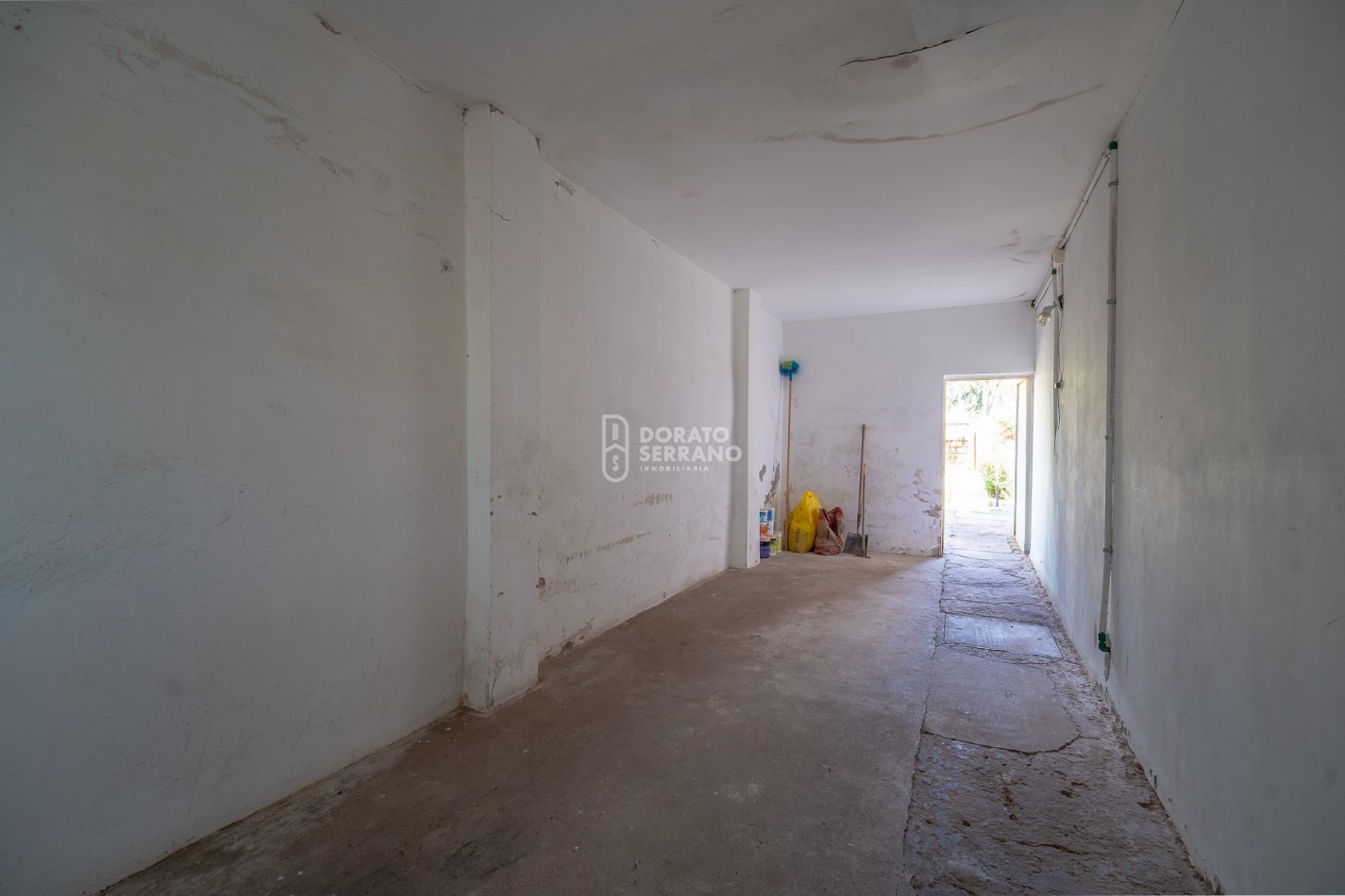 LISTA PARA HABITAR! TODOS LOS SERVICIOS! SOBRE AVDA!