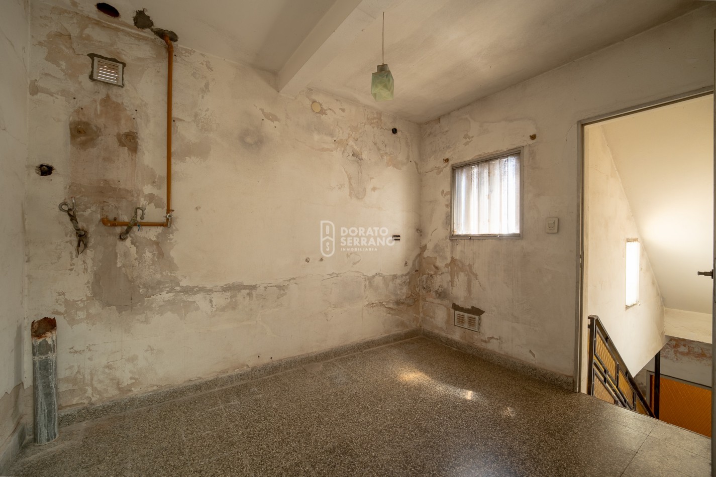 CASA CON LOCAL - PROYECTAR SIN LIMITES! AREA CENTRAL! 