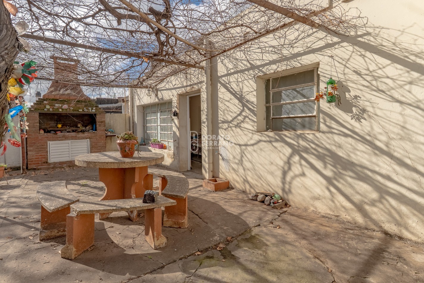 CASA + 750 M2 DE LOTE! Todos los servicios!