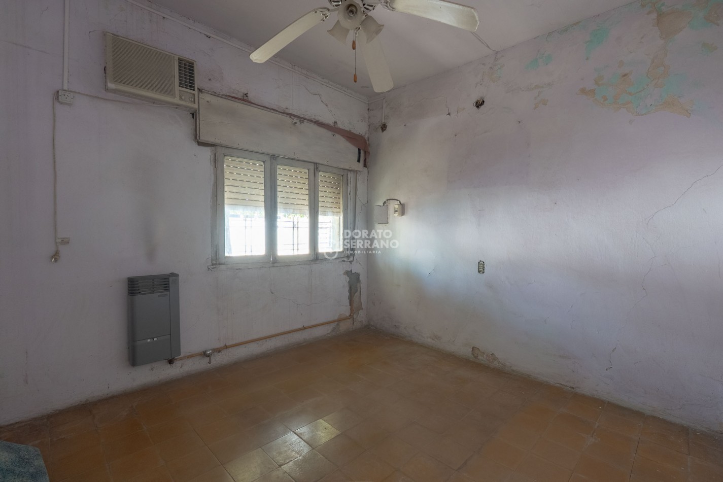 GRAN SUPERFICIE - TODOS LOS SERVICIOS.