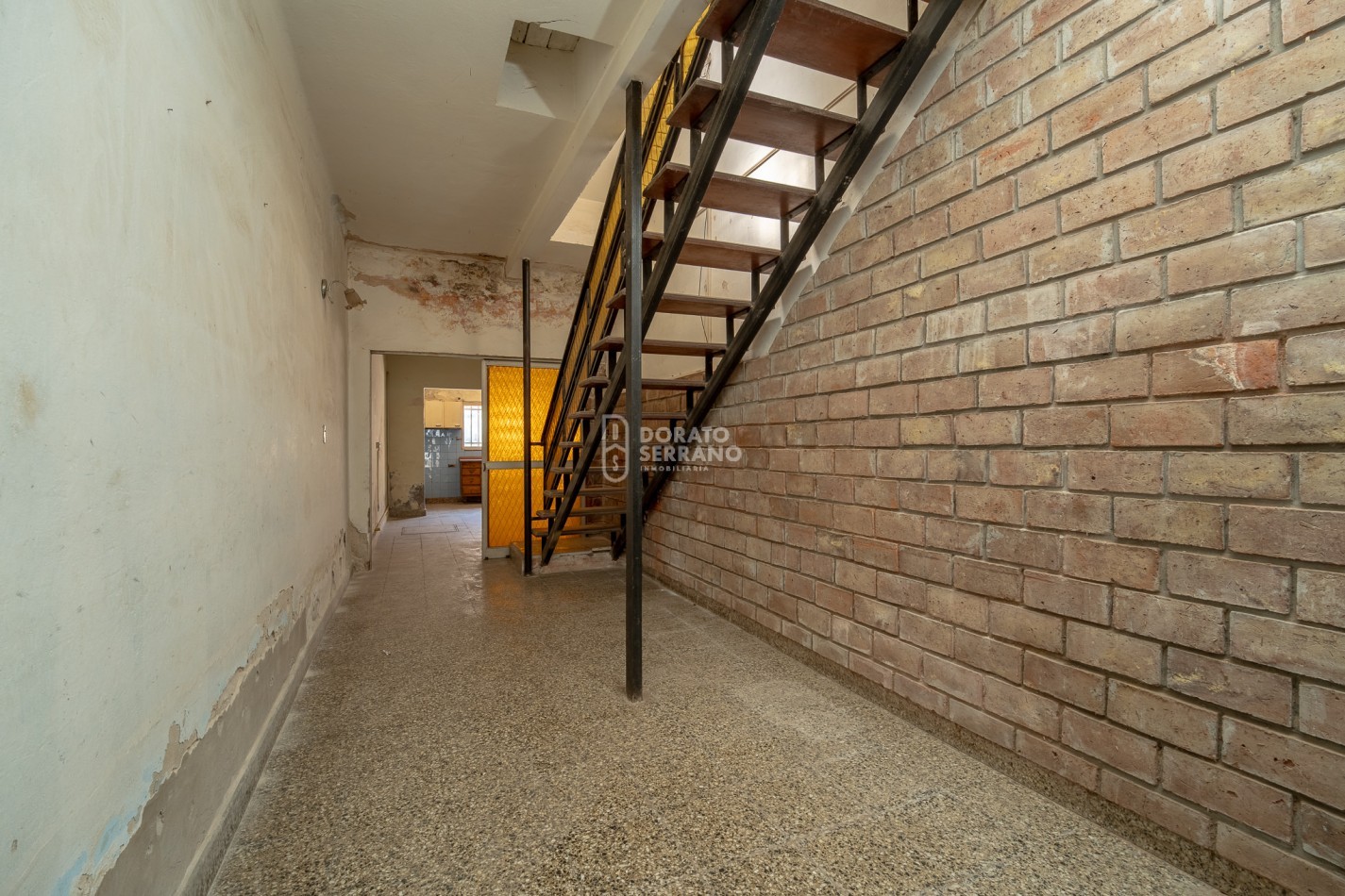 CASA CON LOCAL - PROYECTAR SIN LIMITES! AREA CENTRAL! 