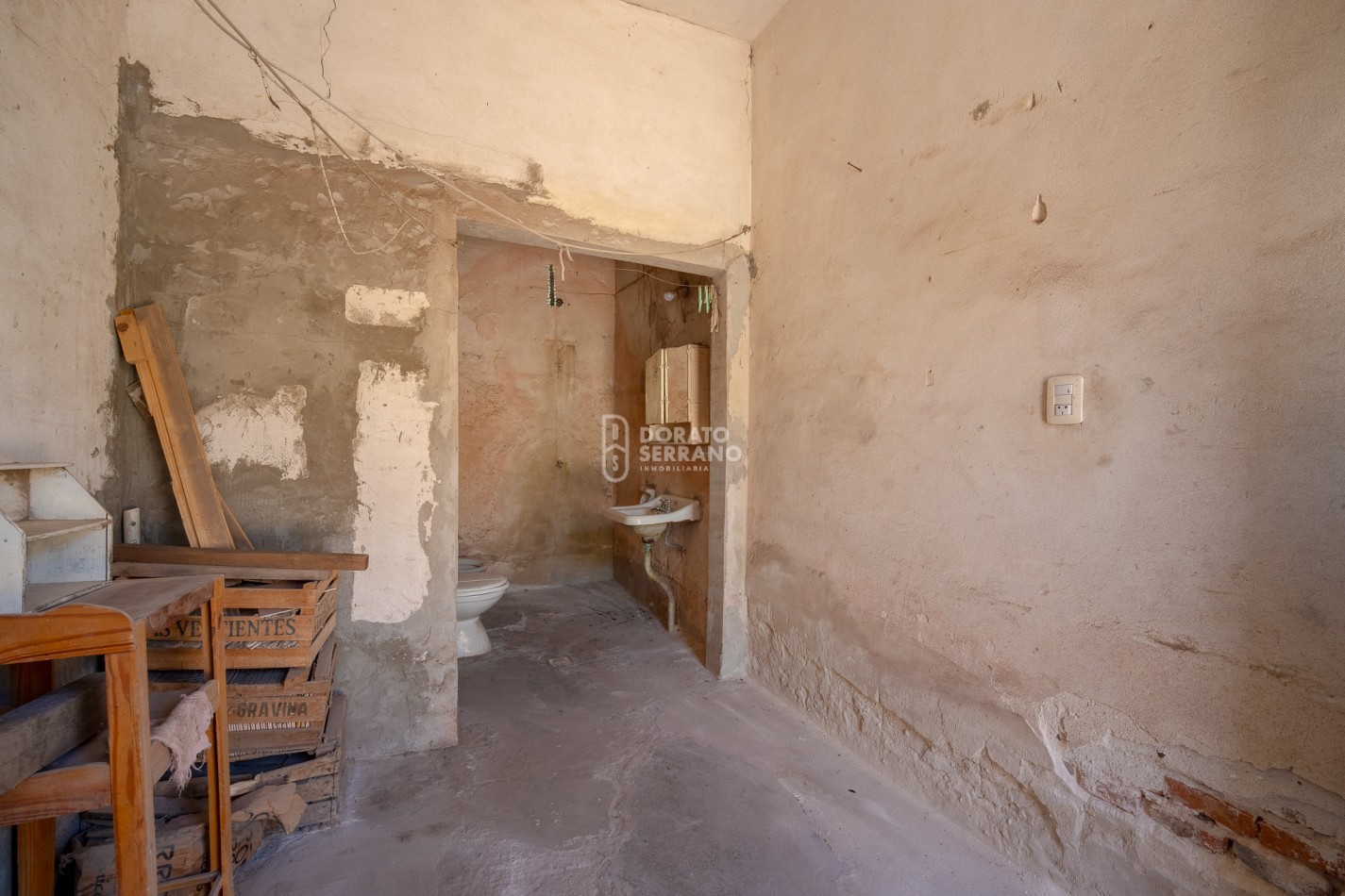 CASA CON LOCAL - PROYECTAR SIN LIMITES! AREA CENTRAL! 