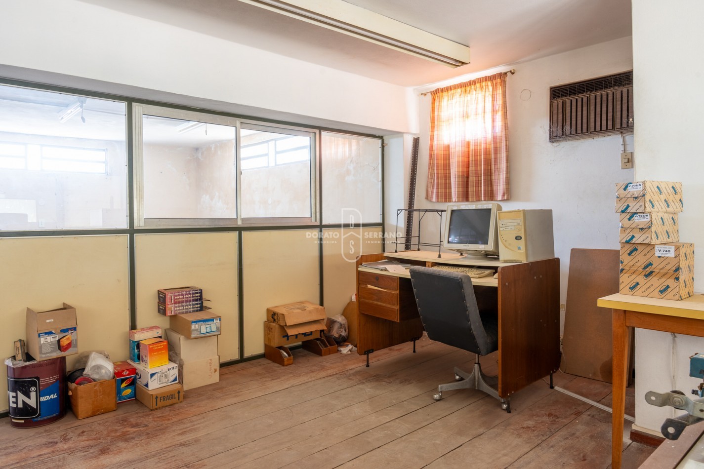 ICONICO SALON COMERCIAL + DEPTOS. A TERMINAR.  