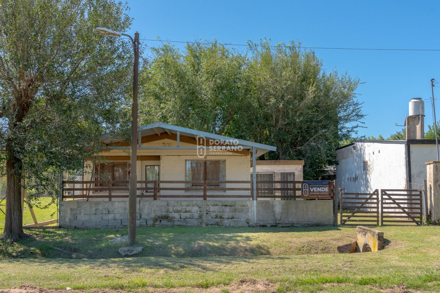 CASA EN EL RIO - BARRIO GALVEZ - PRACTICA Y BIEN UBICADA!