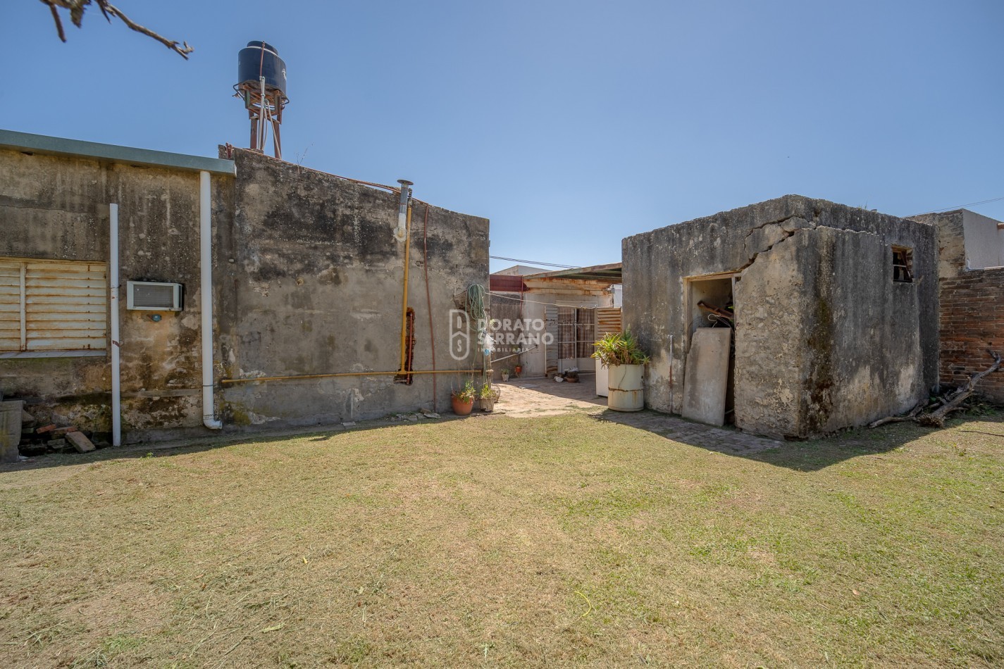 LOTE EN BARRIO FLORIDA! TODOS LOS SERVICIOS - PLUS EDIFICADO A DEMOLER O RECICLAR. 