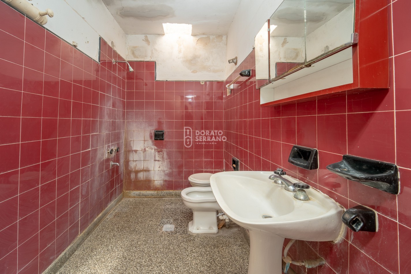 CASA CON LOCAL - PROYECTAR SIN LIMITES! AREA CENTRAL! 