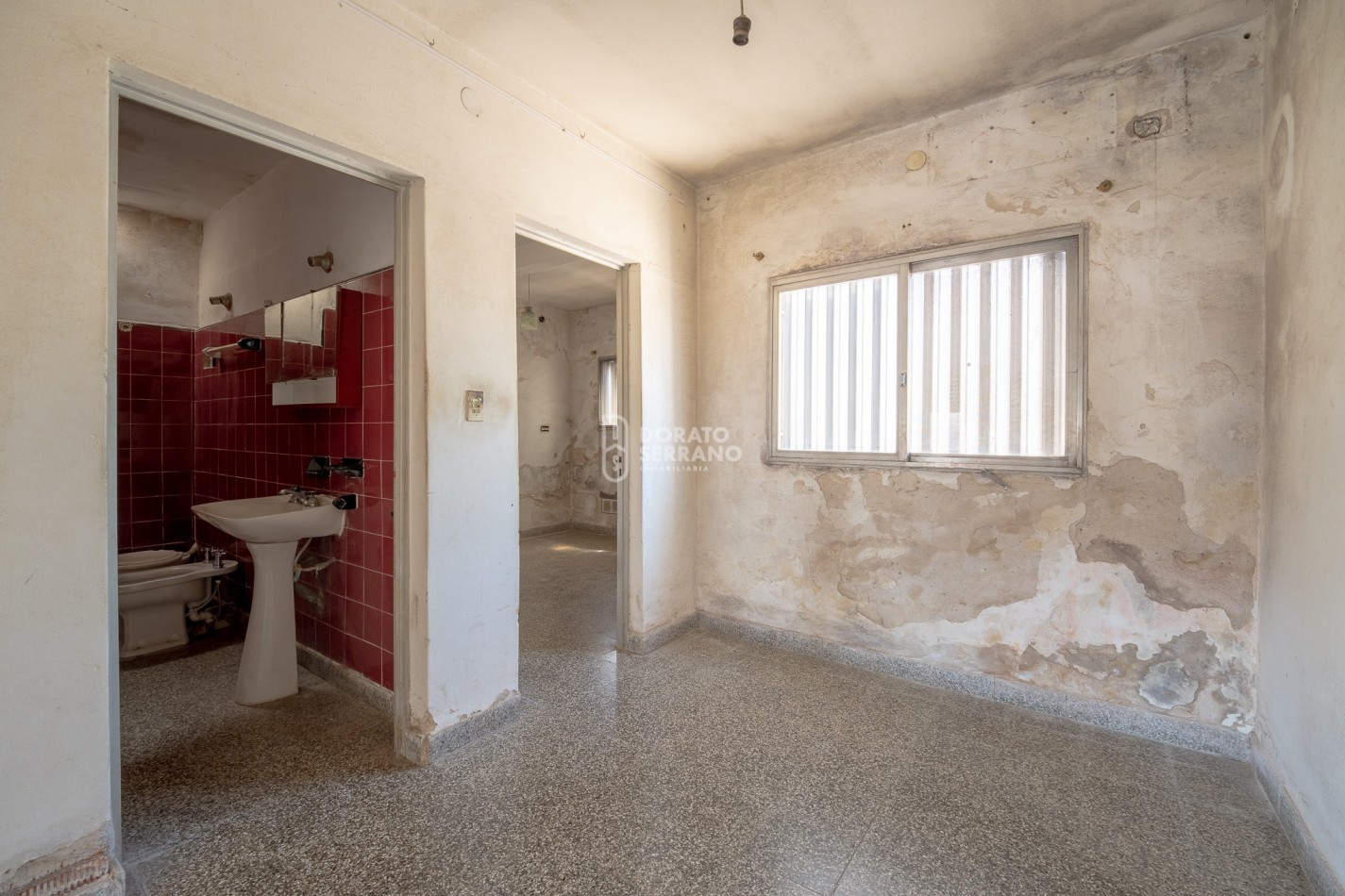 CASA CON LOCAL - PROYECTAR SIN LIMITES! AREA CENTRAL! 