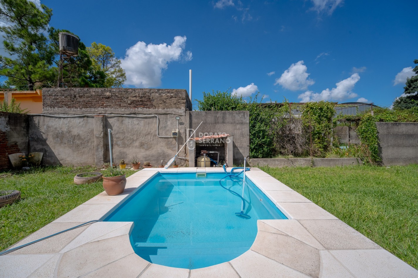 LISTA PARA HABITAR! TODOS LOS SERVICIOS! SOBRE AVDA!