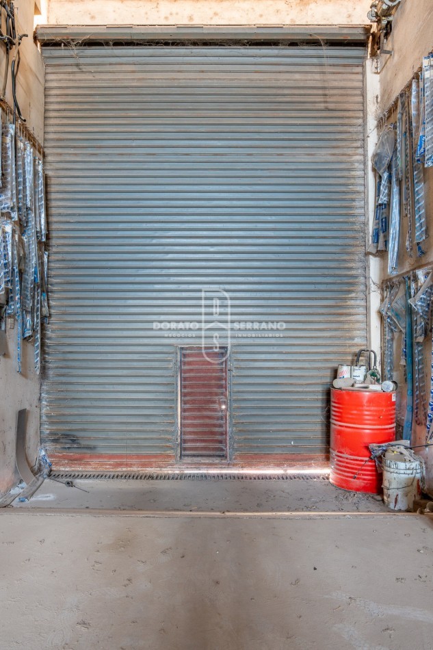 ICONICO SALON COMERCIAL + DEPTOS. A TERMINAR.  