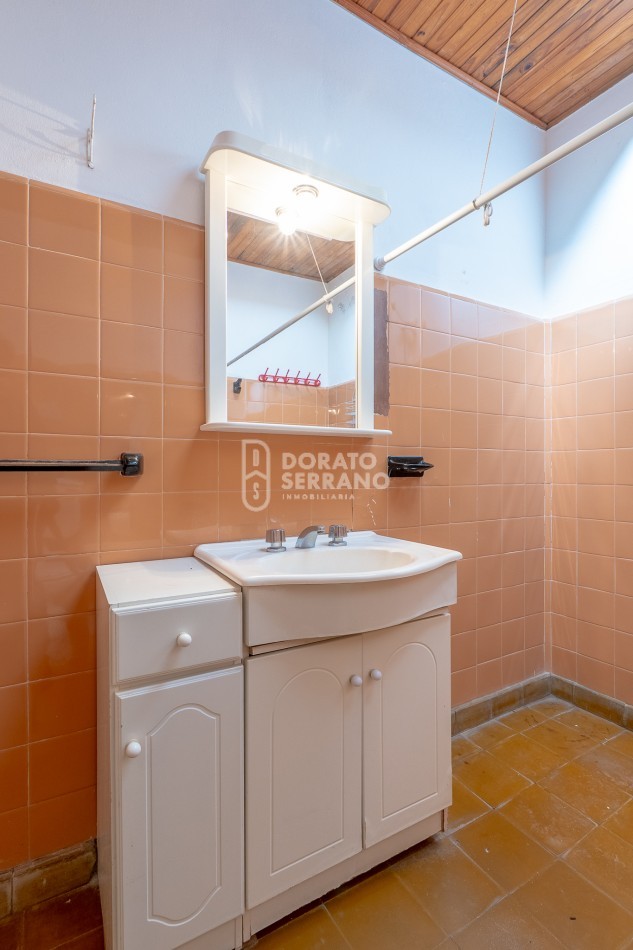 CASA + 750 M2 DE LOTE! Todos los servicios!