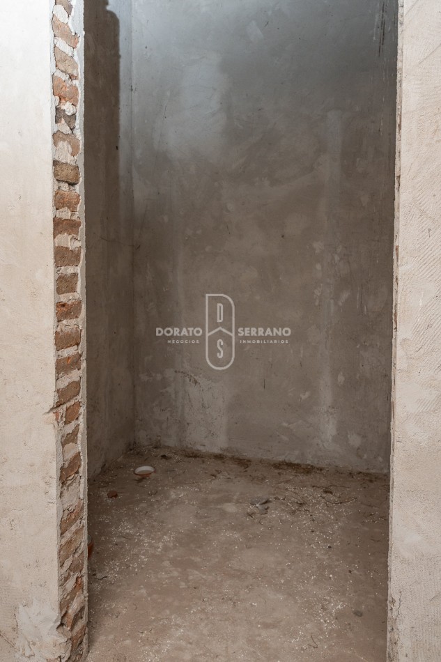 ICONICO SALON COMERCIAL + DEPTOS. A TERMINAR.  