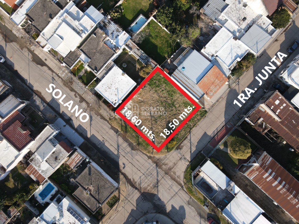 LOTE EN ESQUINA. Todos los servicios!