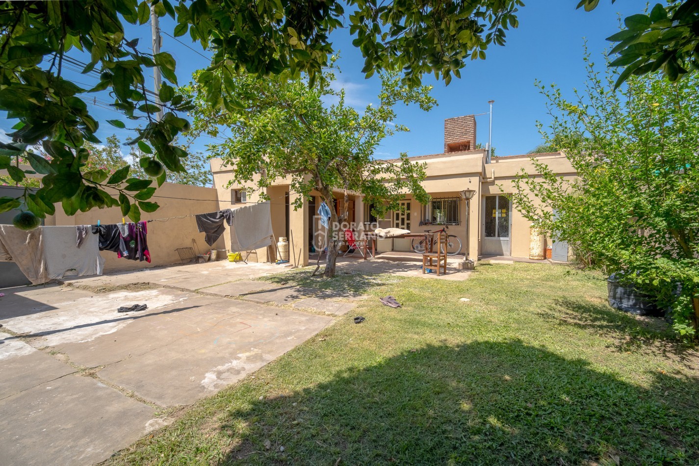 BONITA & LISTA PARA HABITAR! EN ESQUINA!