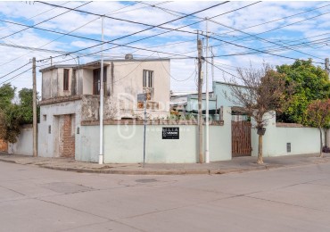 CASA EN ESQUINA & TODOS LOS SERVICIOS.