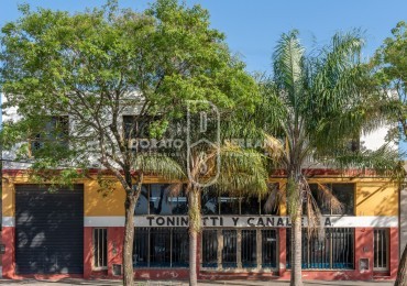 ICONICO SALON COMERCIAL + DEPTOS. A TERMINAR.  