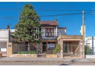 1 CASA DE 2 PLANTAS O 2 DEPTOS. INDEPENDIENTES / A ELECCION! 